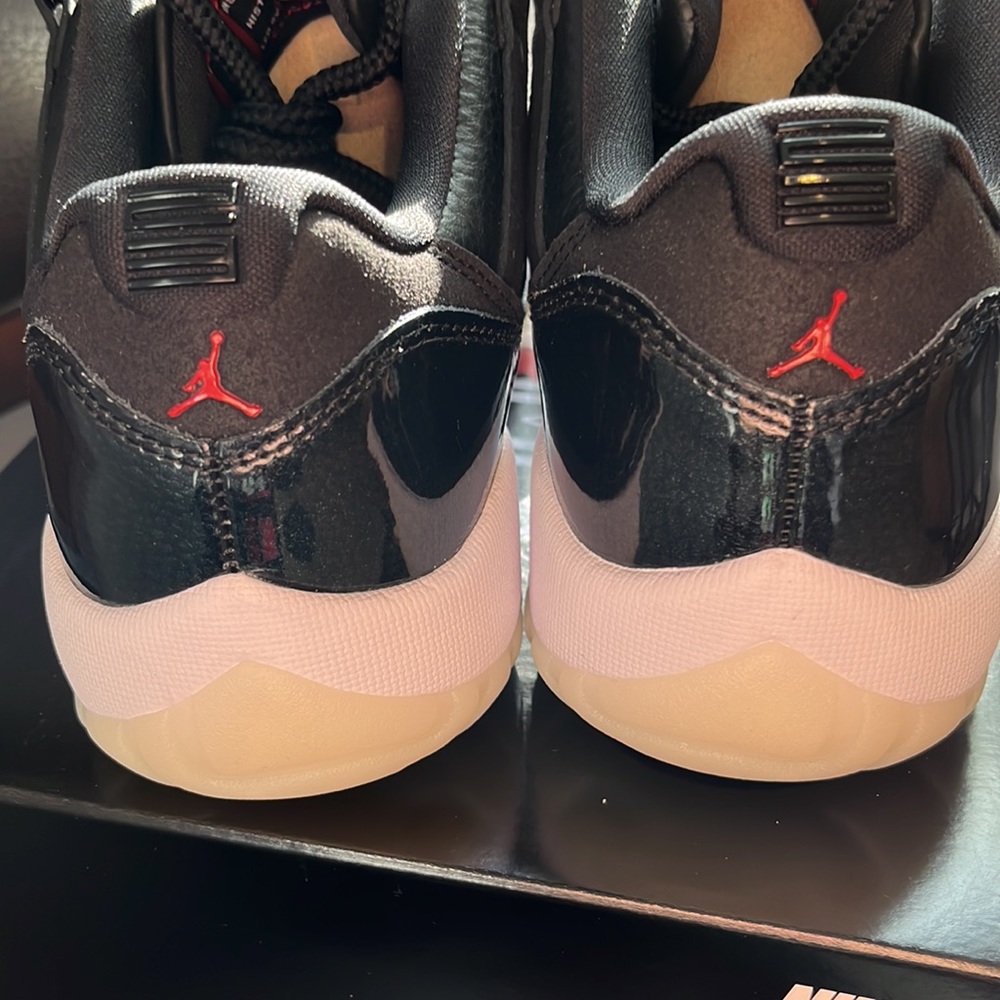 Nike Air Jordan Shoes - Picture 6 of 13